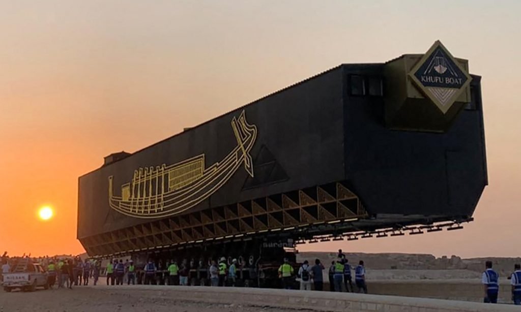 Sailing-Stream.fr ⚓ La barque solaire du pharaon Khufu (Cheops) de 4 600 ans a déménagé au grand musée égyptien ⚓ Voiliers
