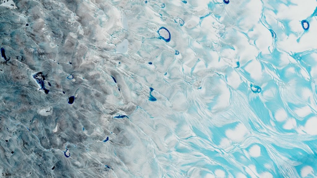 Sailing-Stream.fr ⚓ Une image satellite fantomatique capture l'Arctique «en train de perdre son âme» ⚓ Bateaux de croisière