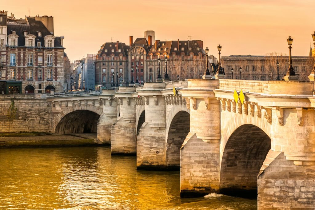 Sailing-Stream.fr ⚓ Les histoires uniques derrière ces 9 magnifiques ponts de Paris ⚓ Péniches