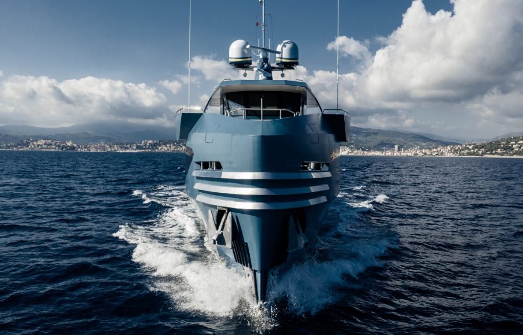 Sailing-Stream.fr ⚓ Le nouveau Phi Phantom, un bateau de chasse de 36 m, a été livré par Alia Yachts. ⚓ Yachts