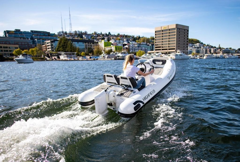 Sailing-Stream.fr ⚓ General Motors prend une participation de 25 % dans la société de navigation électrique Pure Watercraft ⚓ Bateaux à moteur