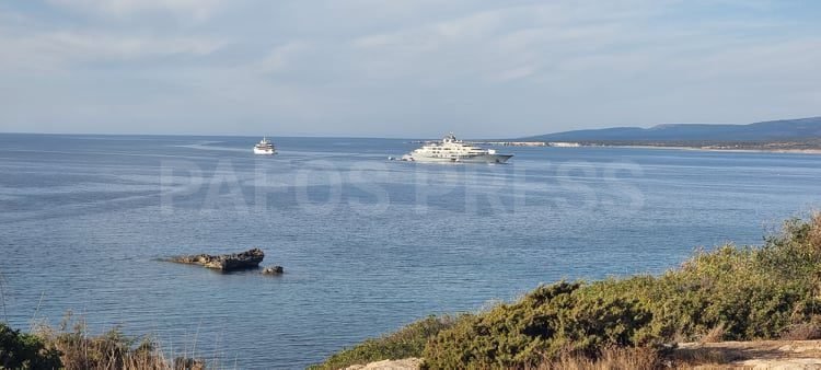 Sailing-Stream.fr ⚓ Le super yacht de luxe de Jeff Bezos arrive à Agios Georgios Pegeias | Flying Fox ⚓ Yachts