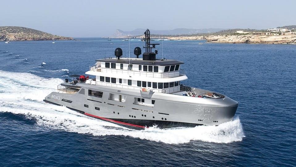 Sailing-Stream.fr ⚓ Audace, ce yacht d'exploration de 140 pieds dispose d'un appartement époustouflant sur le pont supérieur | Yachts Suisse Floating Life ⚓ Yachts