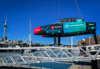 Sur l’eau avec Emirates Team New Zealand et son bateau à foils propulsé à l’hydrogène qui change la donne : Le Chase Zero