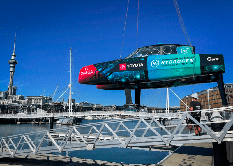 Sailing-Stream.fr ⚓ Sur l'eau avec Emirates Team New Zealand et son bateau à foils propulsé à l'hydrogène qui change la donne : Le Chase Zero ⚓ Catamarans
