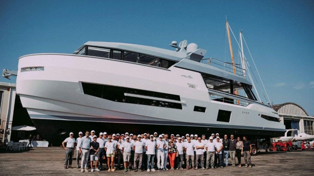 Sailing-Stream.fr ⚓ Arcadia lance le quatrième Sherpa 80XL de 25m ⚓ Bateaux à moteur